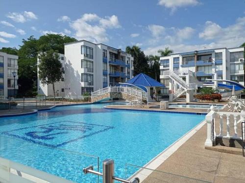 APARTAMENTO FAMILIAR MELGAR CON PISCINA ac
