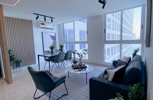 Apartamento frente al mar en Ave. Balboa con piscina infinita