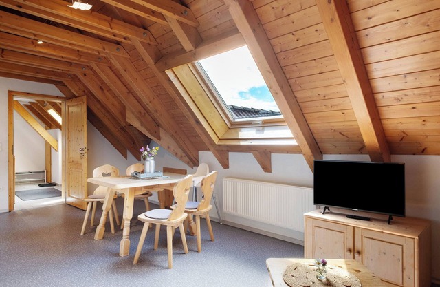 Apartamento 'Großzügiges Rehblick 75qm' con jardín compartido