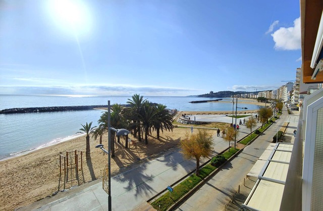 Apartamento 'Sant Antoni Calonge' con vistas al mar, balcón y aire acondicionado