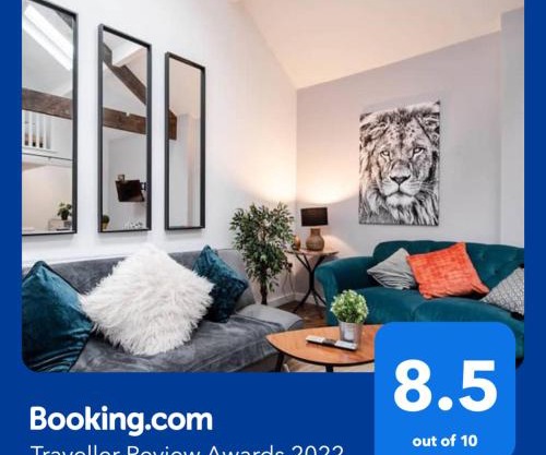 Apartment 2 Broadhurst Court sleeps 6, minutes from town centre & trains