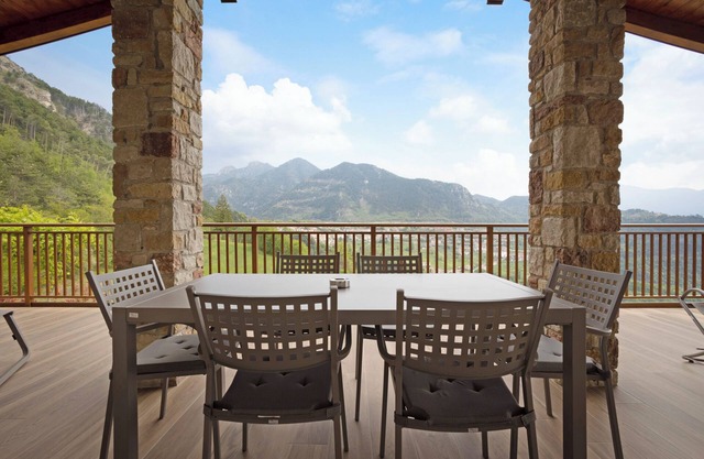 Apartamento 'Agriturismo Hegemone Bosco' con vistas a la montaña, terraza privada y Wi-Fi