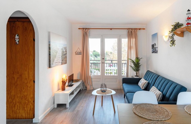Apartamento 2 dormitorios · 4 camas · 1 sofa .1 baño