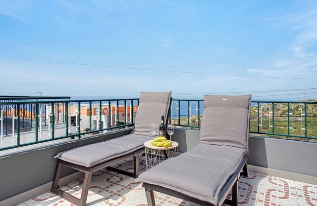 Apartamento 'Estrela House' con vistas al mar, terraza privada y Wi-Fi