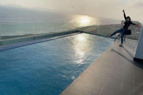 apartment facing the ocean
