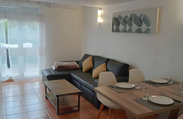 Apartamento 'Grand T2 tout confort' con terraza privada, Wi-Fi y aire acondicionado