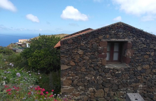 Apartamento 'Higuera Morales' con vistas a la montaña y terraza privada