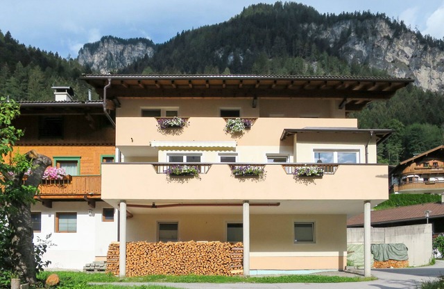 Apartamento Holaus by Interhome