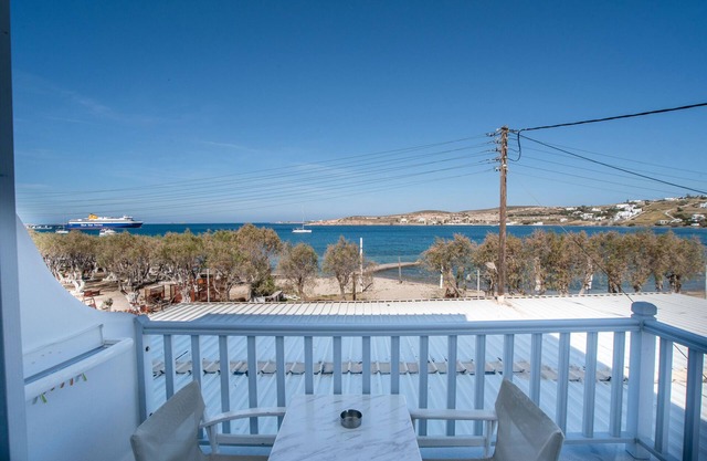Apartamento En Un Apartahotel 'Livadia Apt A Paros' Con Vistas Al Mar, Wi-Fi Y Aire Acondicionado