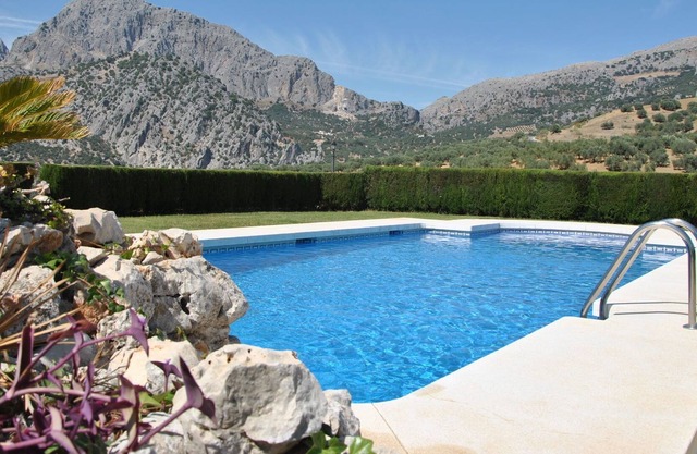 Casa de campo con encanto en Periana con piscina