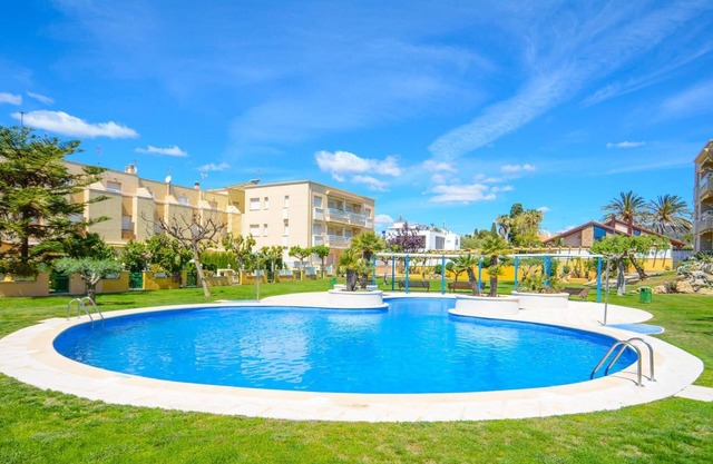 Apartamento en segunda línea de mar con zona comunitaria y piscina