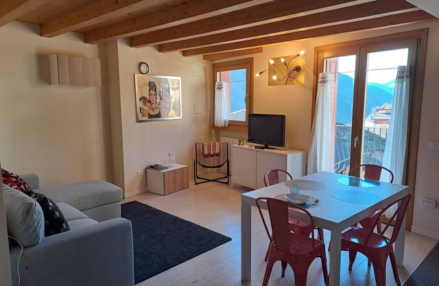 Apartamento 'La Casa Di Allegra' con vistas a la montaña y balcón
