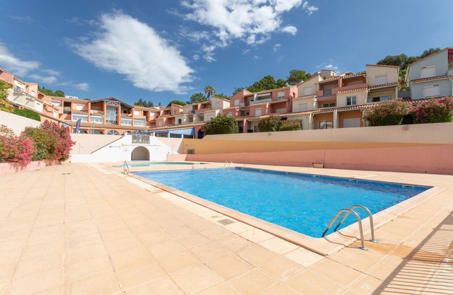Apartamento 'Meu Descan' con piscina compartida, terraza privada y aire acondicionado