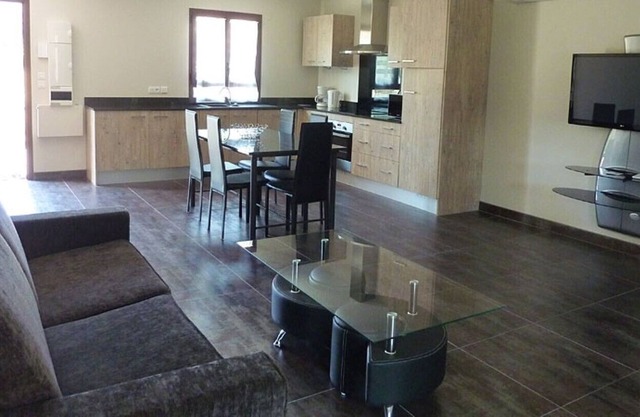 Apartamento N ° 2 CON TERRAZA Y APARCAMIENTO PRIVADO - AIRE ACONDICIONADO reversible