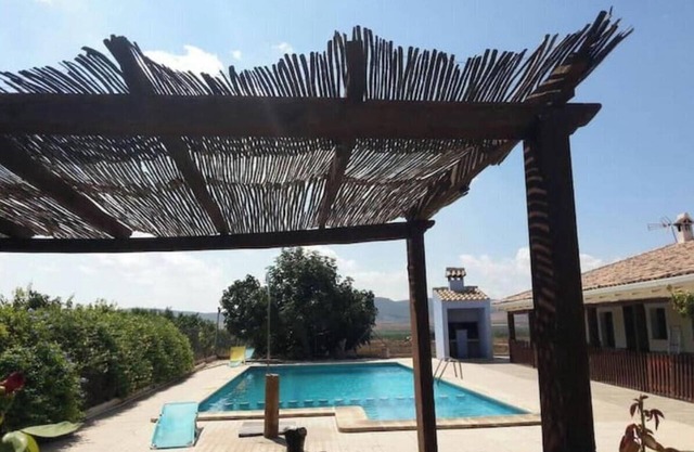Apartamento 'Noguericas 5' con vistas a la montaña, piscina compartida y Wi-Fi