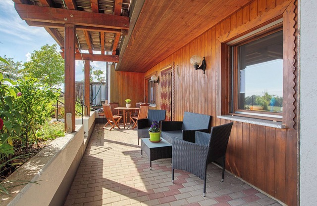 Apartamento 'Perla' con vistas a la montaña, terraza privada y Wi-Fi