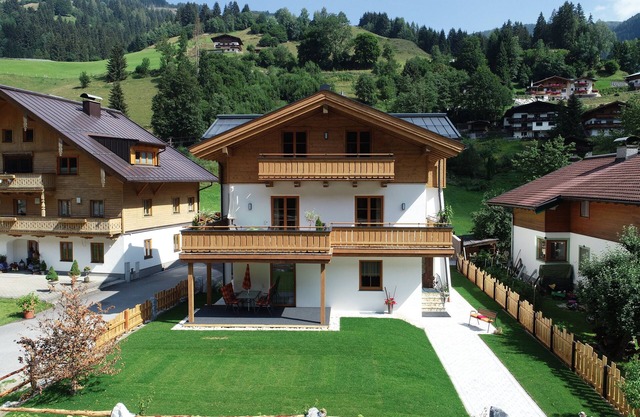 "Apartamento Pinzgau" con terraza y acceso directo al jardín para 4-5 personas.