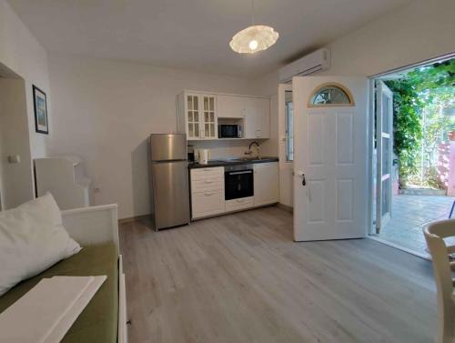 Apartment Povljana 1