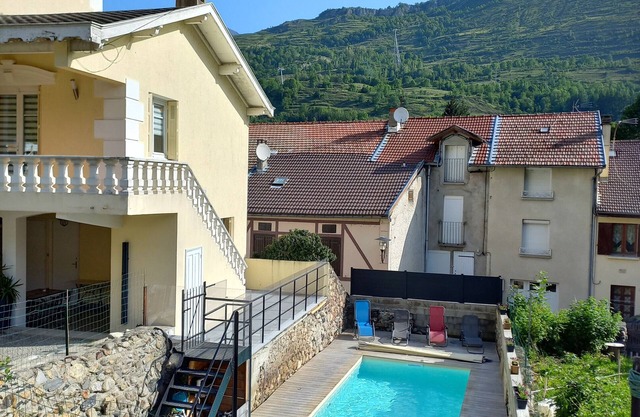 Apartamento 'Appartement Pyrénées-Ariégeoises' con vistas a la montaña, jardín compartido y Wi-Fi