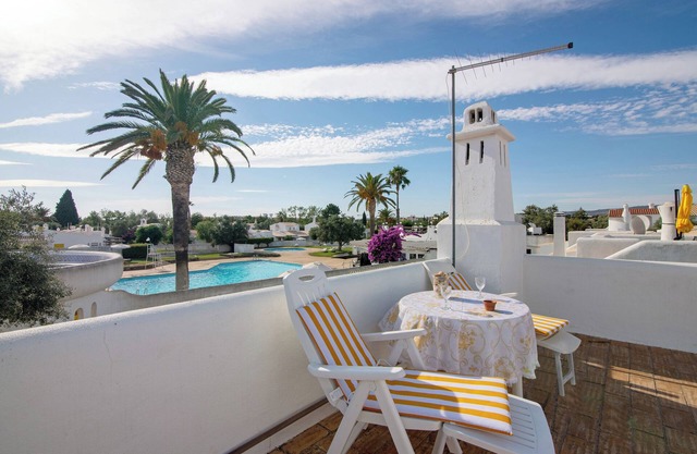 Apartamento 'Sail Golf Vilamoura' con piscina compartida, Wi-Fi y aire acondicionado.
