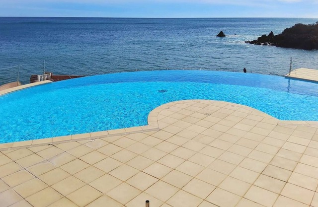 Apartamento "Trayas" con vistas al mar, piscina compartida y aire acondicionado