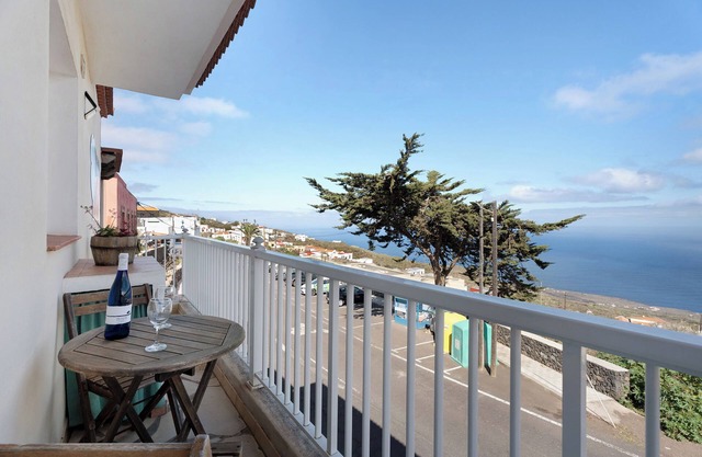 Apartamento 'Trebol 1' con vistas al mar, balcón y Wi-Fi