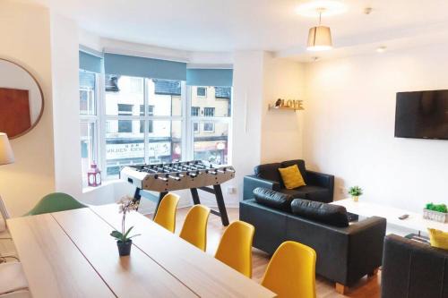 Apartment up to 9 close to Centre, big TV and WiFi