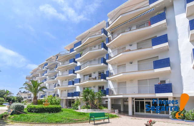 Apartamento con piscina comunitaria y zona de juegos