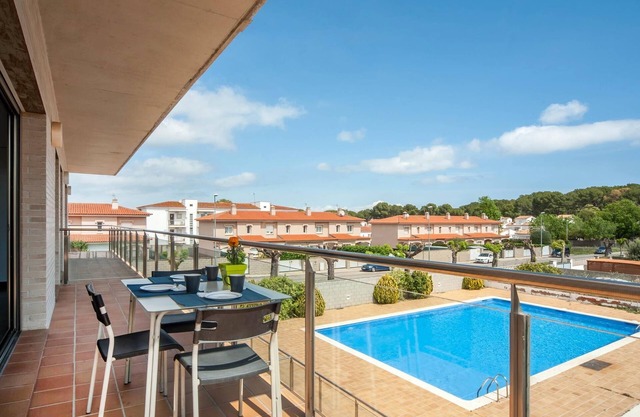 Apartamento con piscina comunitaria cerca de la playa-HUTG-000230