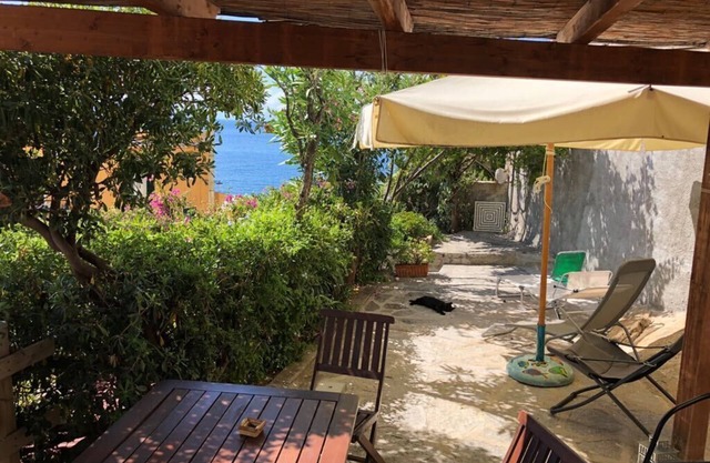 Casa de vacaciones con jardín con vistas al mar en Pomonte, a 50 metros del mar