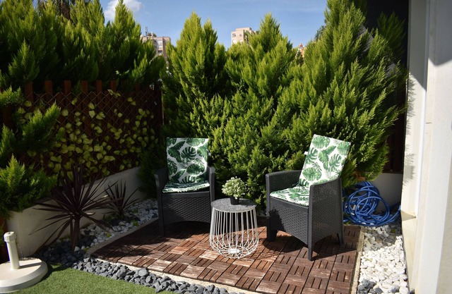 APART CON JARDIN Y PISCINA PRIVADA, ACEPTAMOS MASCOTAS BAJO PETICION.