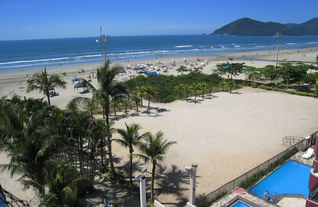Apartamento con garaje, vista al mar y directo asado para piscina y mar