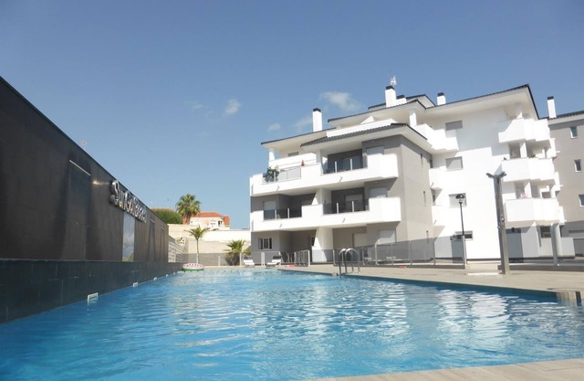 Apartamento con piscina, bañera de hidromasaje, Wi-Fi, aire acondicionado y terraza