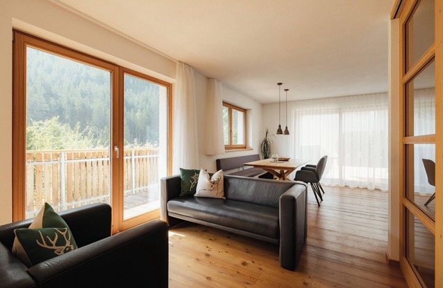 Apartamento 'Zirm' con vistas a la montaña, terraza privada y Wi-Fi