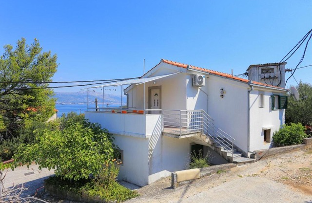 Apartments by the sea Arbanija, Ciovo - 4320