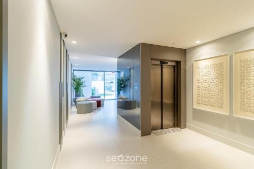 Apartamentos a pocos minutos de la UFSC, condominio con lavandería.