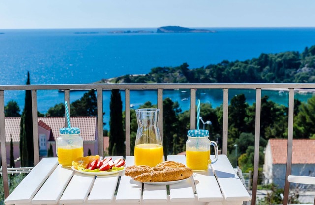 Apartments Knego - One Bedroom Apartment with Balcony and Sea View