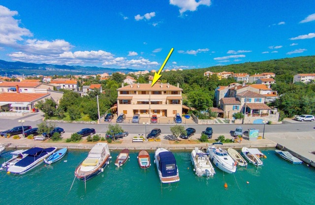 Apartments Marjanca, (16179), Klimno, Croatia
