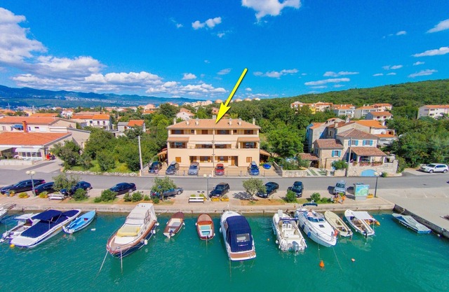 Apartments Marjanca, (16181), Klimno, Croatia