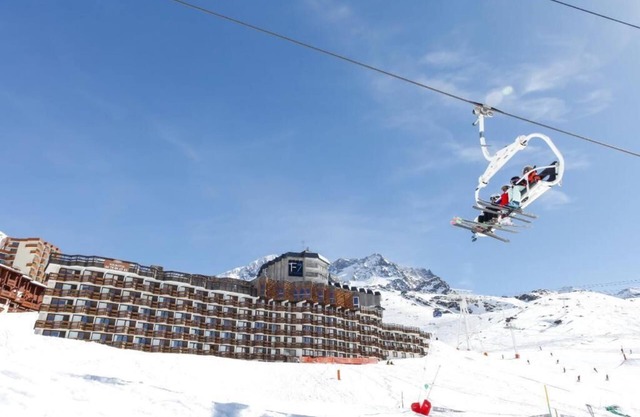 App. 6 pers. for rent in Val Thorens on the slopes. Very well located.