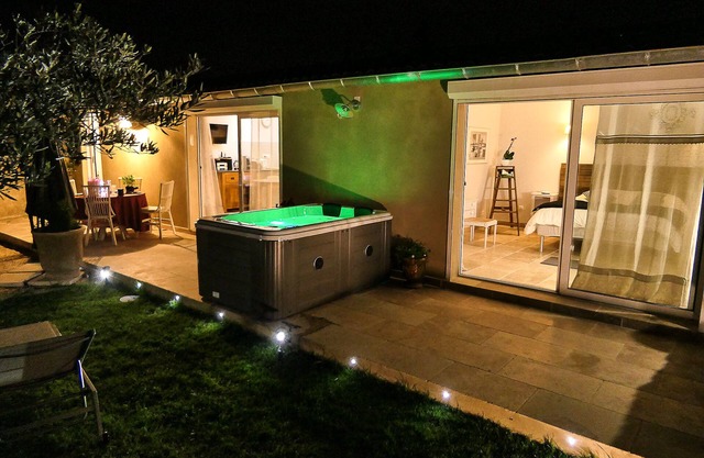 ENCANTO Y PERSONAJE ENTRE ALPILLES Y CAMARGA DEL 26. 05 AL 30. 06 SEMANA A 800 €