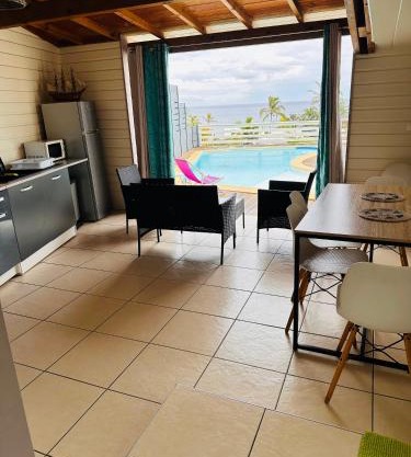 appart T1 avec varangue vue mer et piscine ST GILLES LES BAINS