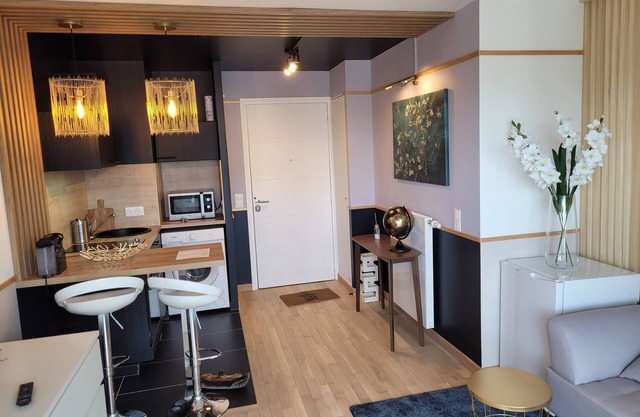 Appartement Entier Deluxe, Quartier des Antiquaires, Porte de Montmartre
