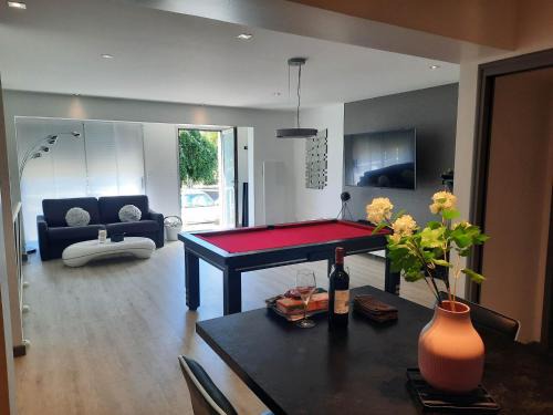 Appartement 90m2 design, jacuzzi, billard.