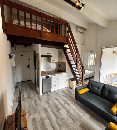 Appartement avec loggia et mezzanine, bord de mer, 4 personnes