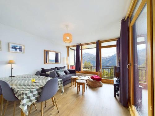 Appartement Scandinave, 3 pièces, 50m², proche pistes et commerces, avec balcons et parking - FR-1-398-609