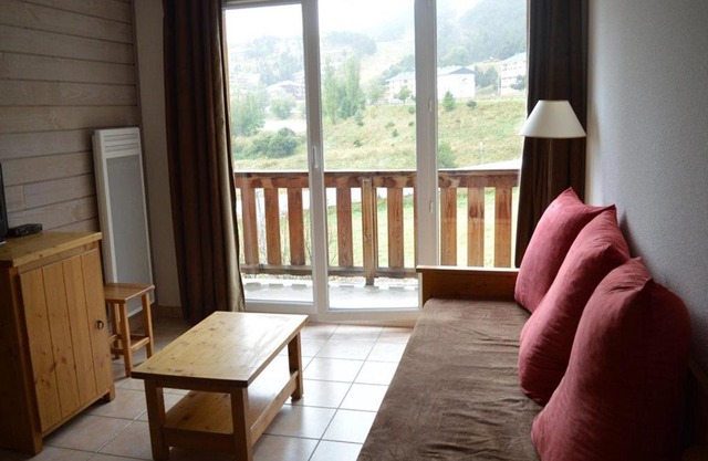 Appartement T3 au pied des pistes avec balcon et parking couvert - 2 chambres, 6 couchages - FR-1-593-56