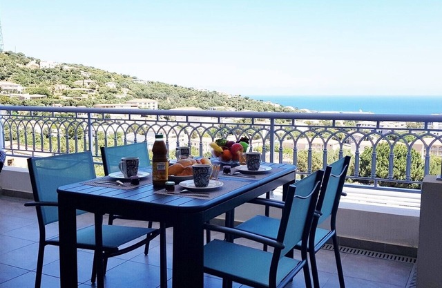 Appartement T3, Face à la Mer, à 5 mn en Voiture des Plages et du Centre-ville