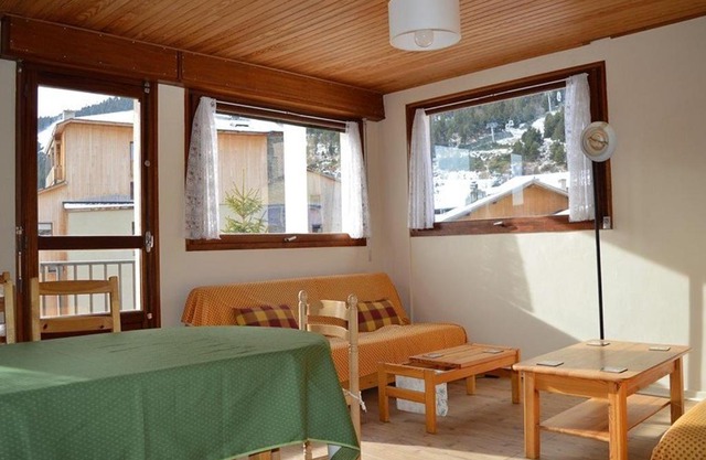 Appartement T4 Centre-ville avec balcon, cuisine équipée, TV, lave-vaisselle et lave-linge - FR-1-593-21