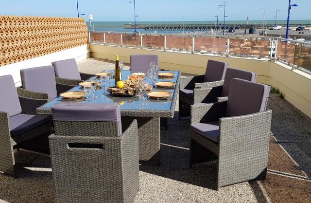 Appartement vue sur mer et port